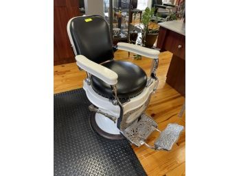 Theo A Kochs, Chicago, Metal & Vinyl Barber Chair, Funtional