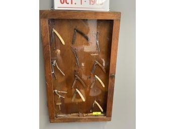 Wooden Display Case With Contents Of Razors & Scissors, 21'x4'x35'