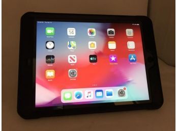 IPad Air 32GB M: MD786LL/B, Unicorn Beetle Case, With Cord, Powers Up