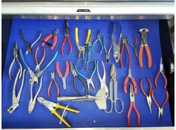 Lot Of 29 Assorted Pliers And Cutters