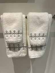 Set Of Four Matouk Gordian Knot Towels In Grey