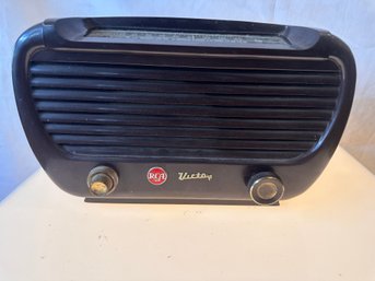 Vintage RCA Bakelite Radio