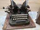 Awesome Antique The Oliver No 5 Fancy Typewriter With Big Metal Case, See Photos (wood Base Is Pretty Loose)