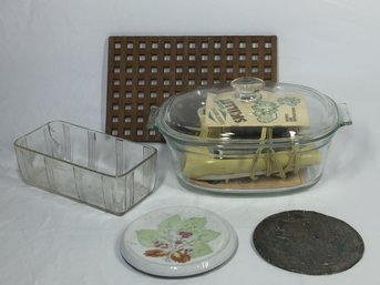 Assorted Kitchen Items & Vintage Blender