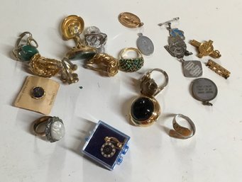 Lot Of Vintage Jewelry & Religeous Medals