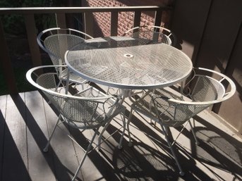 Mid Century White Metal Mesh Patio Round Table &  4 Chairs