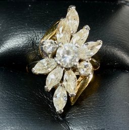 *beautiful And Glitzy Vintage Ring With 14kt HGE Stamp & Maker Hallmark Stamp