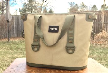 Great Condition Yeti Tote Cooler