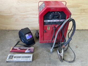 Lincoln Electric AC-225  Arc Welder W/ Extra Rod & Welding Hood & Chip Hammer- See Photos