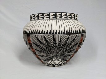Large Valuable Acoma Pueblo Traditional Pottery By Acoma Pueblo Artist Edna Chino