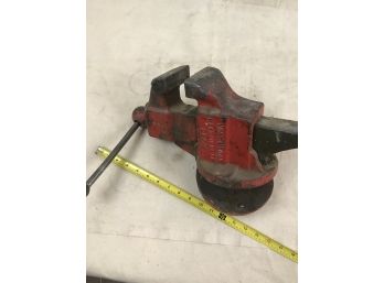 Nice Big Vintage Red Yost Manufacturing 200 1/2 Heavy Duty Bench Vise