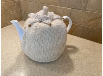 Nevaeh White By FITZ AND FLOYD  FINE BONE CHINA With Elegant White Knitted Cozy