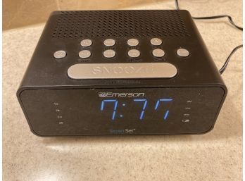 Emerson Brand Smart Set Digital Alarm Clock