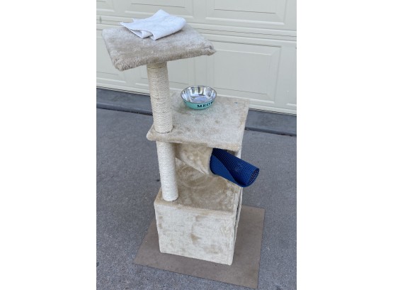 3 Foot Carpeted Tall Cat Climbing Toy