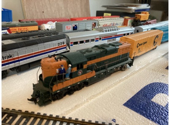HUGE TRAIN COLLECTION! (SEE ALL THE PHOTOS) Lots Of Trains,track,big Table, Scale Buildings, Supplies & More!!