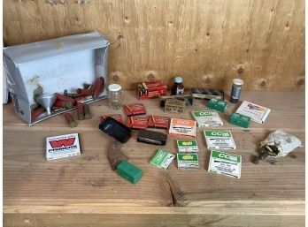 ASSORTMENT OF PRIMERS & AMMO/RELOAD (PARTS ONLY)
