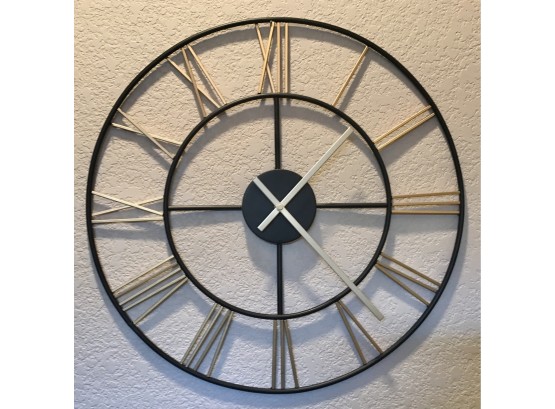Modern BlackModern Black And Gold Tone Metal Wall Clock