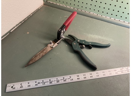 Red Handled Hedge Trimmer & Green Snips