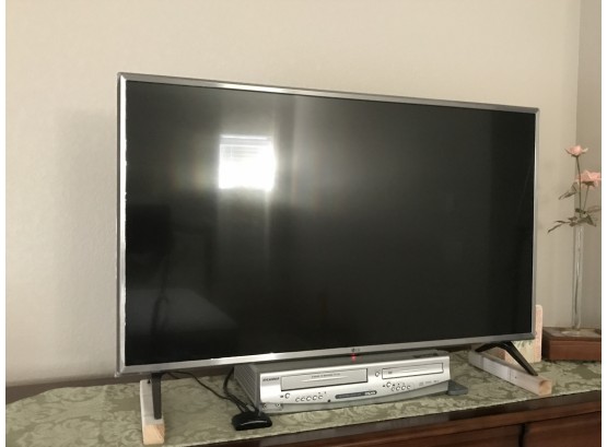 44  LG Flat Screen TV With Silver Frame -no Remote