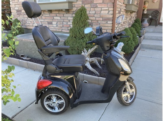 E Wheels Electric 3 Wheeled Scooter With Charger (tested And Drives, See Photos For Condition)