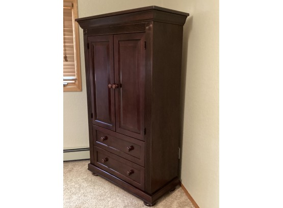 Nice Solid Wood Bedroom Entertainment Bureau With Doors (see Photos For Condition & Dimensions)