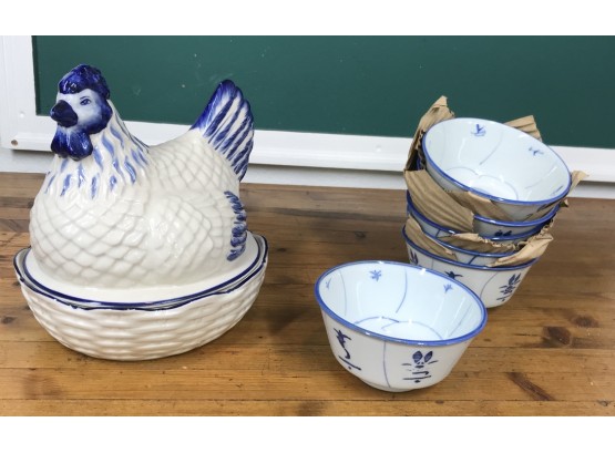 Unique Blue & White Chicken Serving Dish With Small Blue & White Bowls