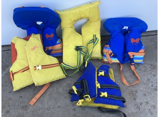 Bag Full Of Assorted Lifevest (see Photos For Sizes)