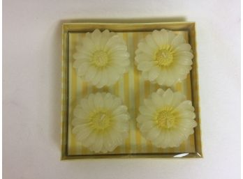 Set Of 4 Yellow Daisy Floating Candles
