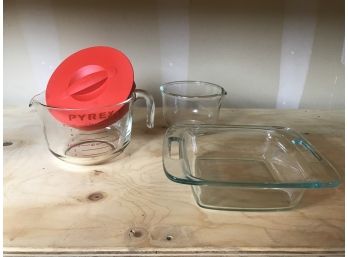 Large Pyrex Measuring Cup With Lid And Assorted Pyrex