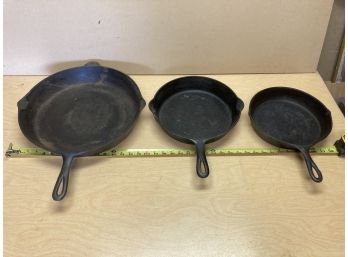 Large Medium And Small Cast-iron Pans