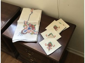 Beautiful Collection Of Vintage Tablecloth And Napkins