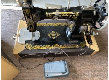 Beautiful White Rotary Series Vintage Electric Sewing Machine