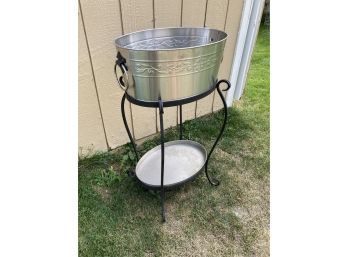 Nice Decorative Metal Tub And Tray With Metal Stand For Holding Ice And Drinks