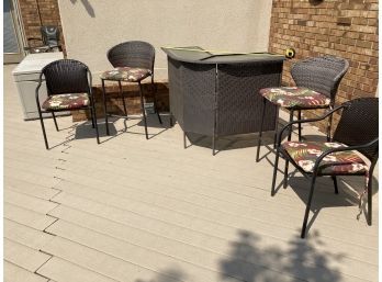 Nice Outdoor Wicker Style Deck Bar With Plate Glass Top, 2 Tall Stools, 2 Chairs, & Umbrella Stand