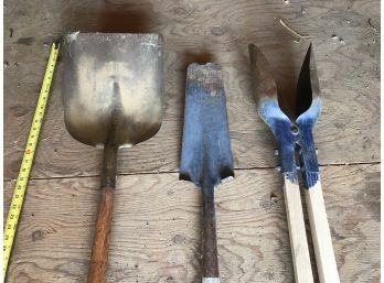 Flat Shovel, Spade Shovel, And Post Hole Digger