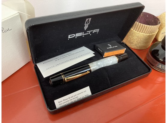 Very Nice Solid 18K Gold Nib Delta Parthenope Fountain Pen Set With Ink (Photos Of Nib Added!)