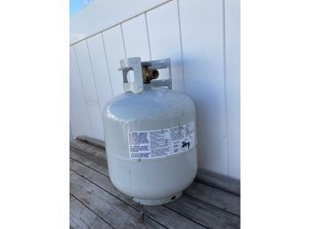 16.6 Pound Propane Tank That Feels To Be Mostly Full