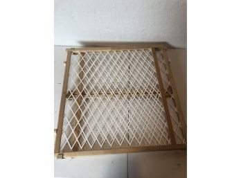 Extendable Pressure Mounted Gate