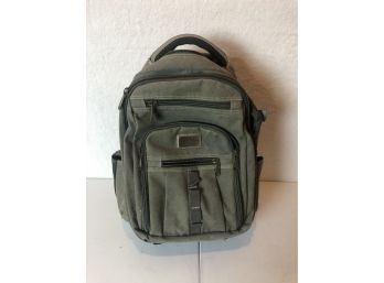 Green Rollerbag With Lots Of Storage - Great For Travel!