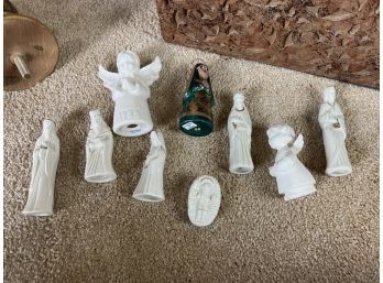 Beautiful Heavy Cast Box With Two Beautiful Small Nativity Sets And Ceramic Angels (see Photos)