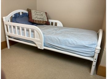 Graco Brand Modern Toddlers Bed With Plastic Lined Mattress
