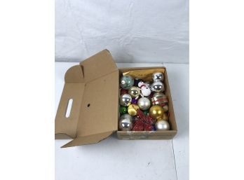 Box Of Christmas Ornaments (see Photos)