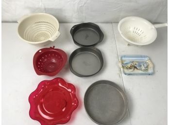 Miscellaneous Round Baking Pans And Strainers (see Photos)
