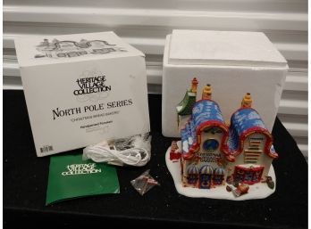 Department 56 - 'Christmas Bread Bakers' - Christmas Village