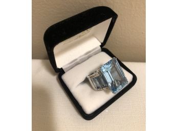 18K Gold Blue Topaz Diamond Ring (23.0 Grams)