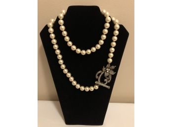 Designer Heidi Daus Signed Faux Pearl Toggle Necklace