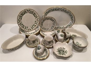 Lenox Fine Bone China Service For 6 & Serving Pieces Holiday Pattern