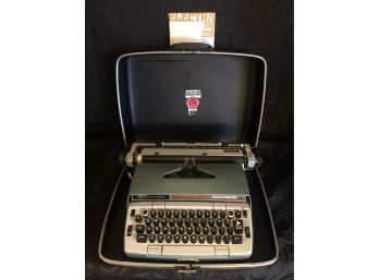 Vintage Smith Corona Electra 220 Typewriter & Case