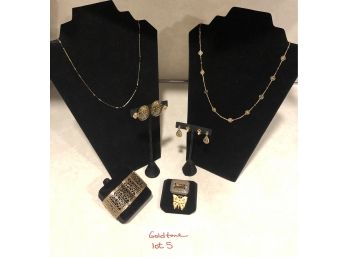 Ladies Goldtone Jewelry Lot 5