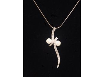 Sterling Silver Pearlescent Necklace (5.6 Grams)